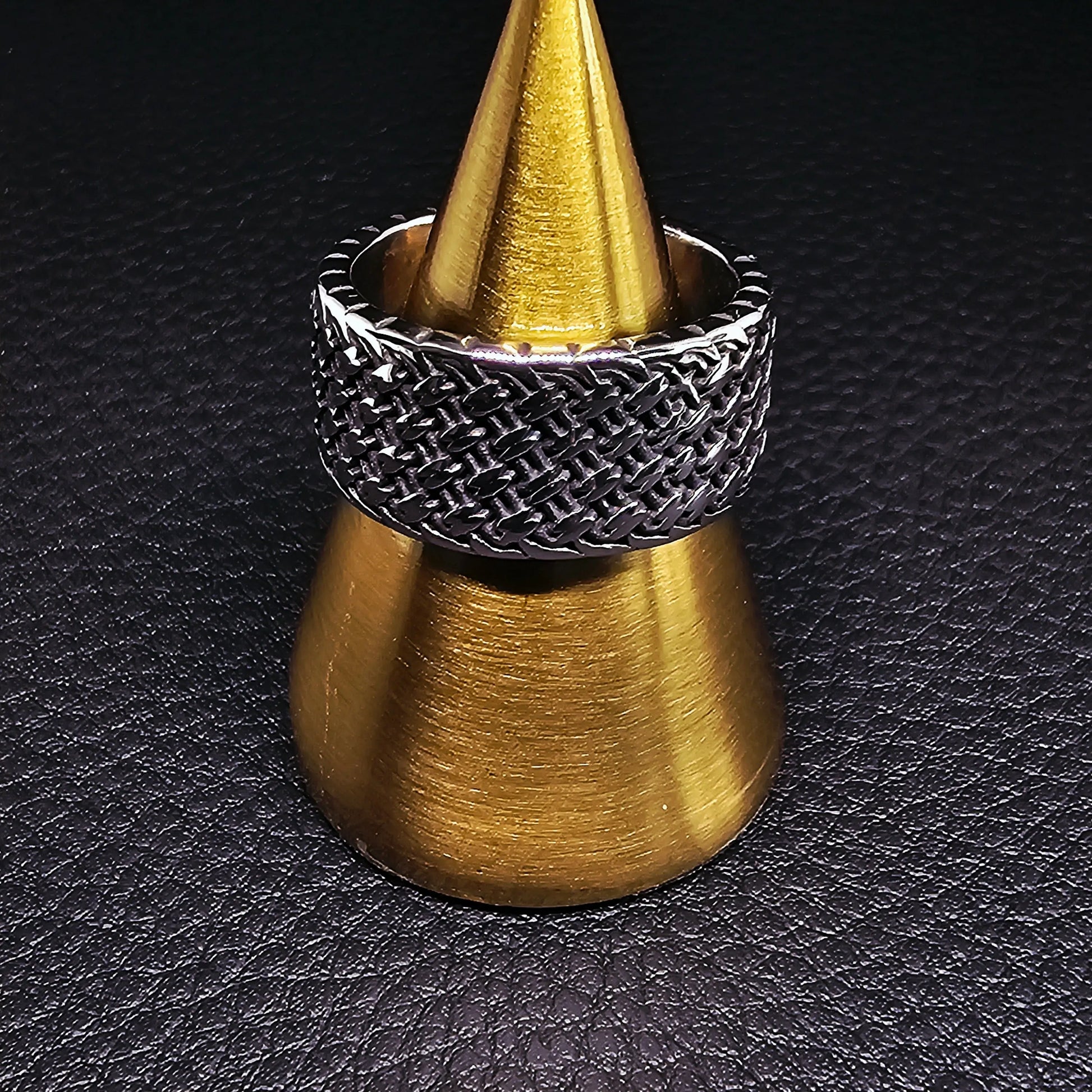 Celtic Knot Ring WOLFE & RIFF
