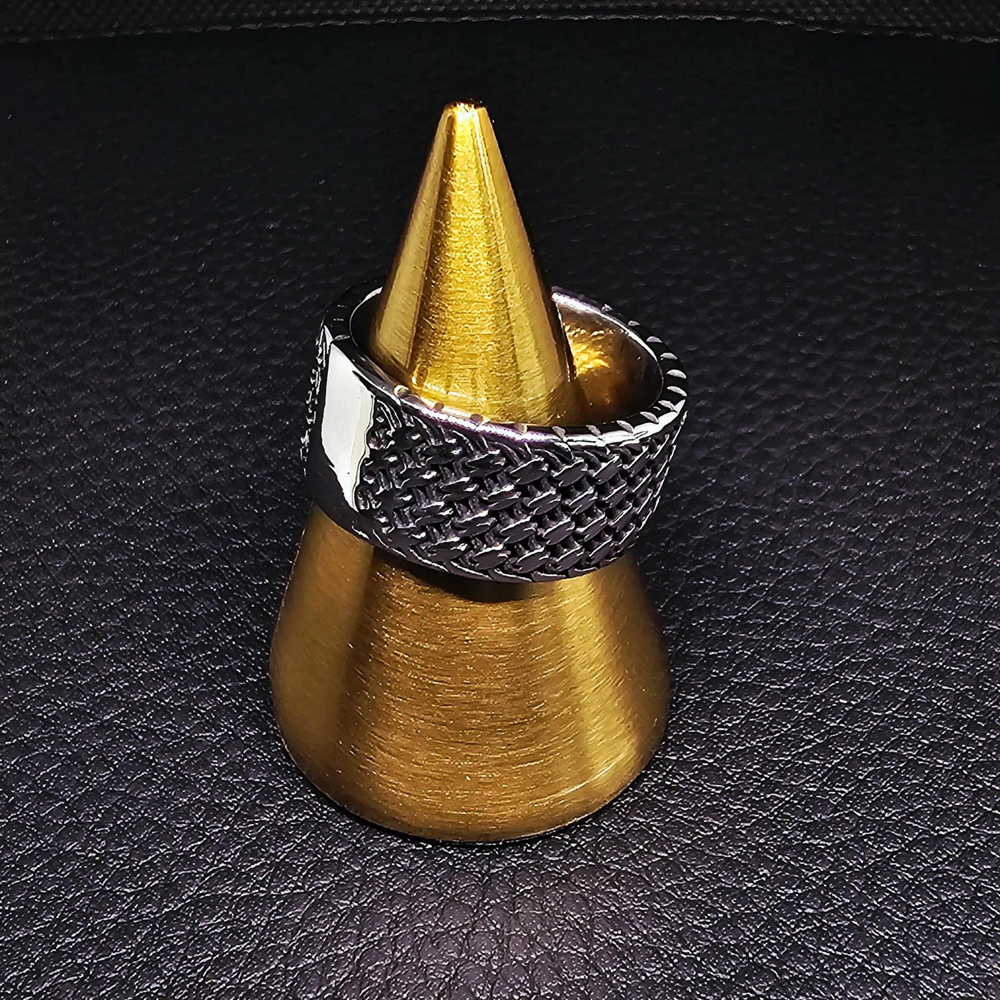 Celtic Knot Ring WOLFE & RIFF