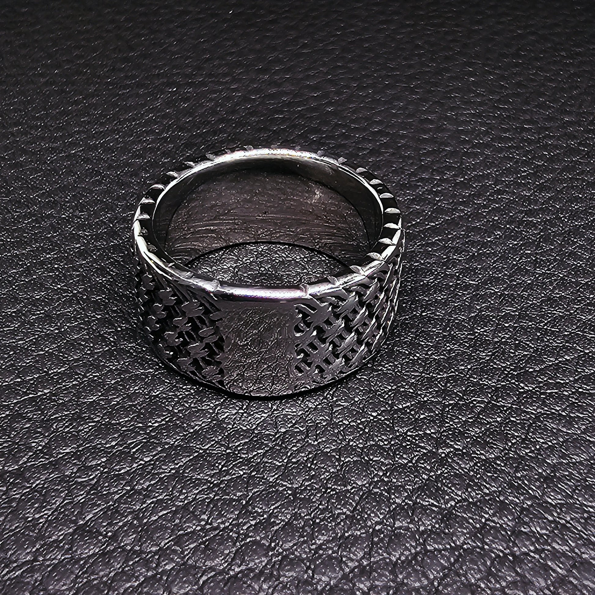 Celtic Knot Ring WOLFE & RIFF