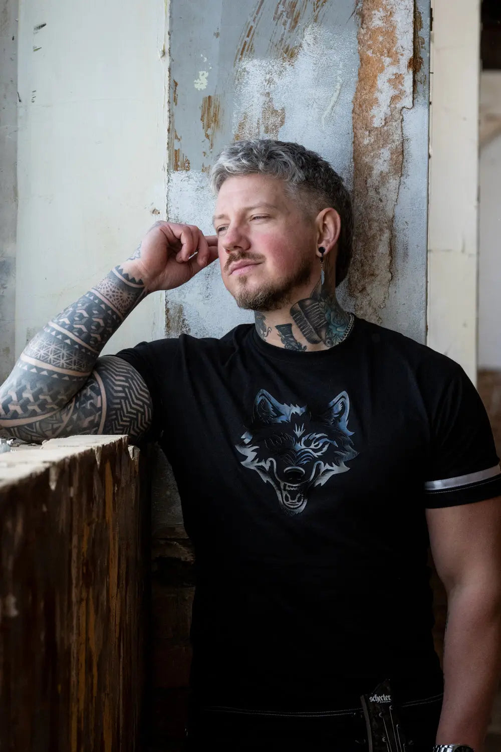 Black Wolfe Tee WOLFE & RIFF